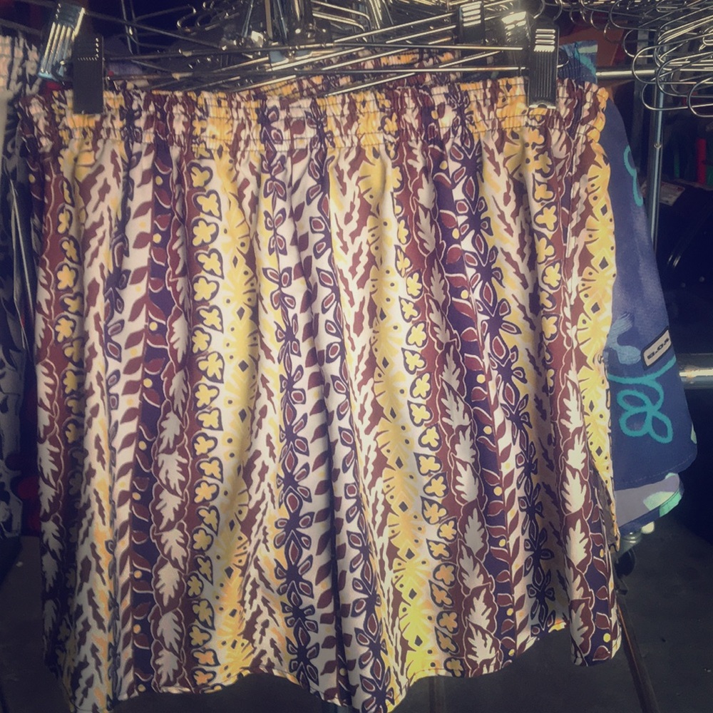 Beefy split leg print shorts